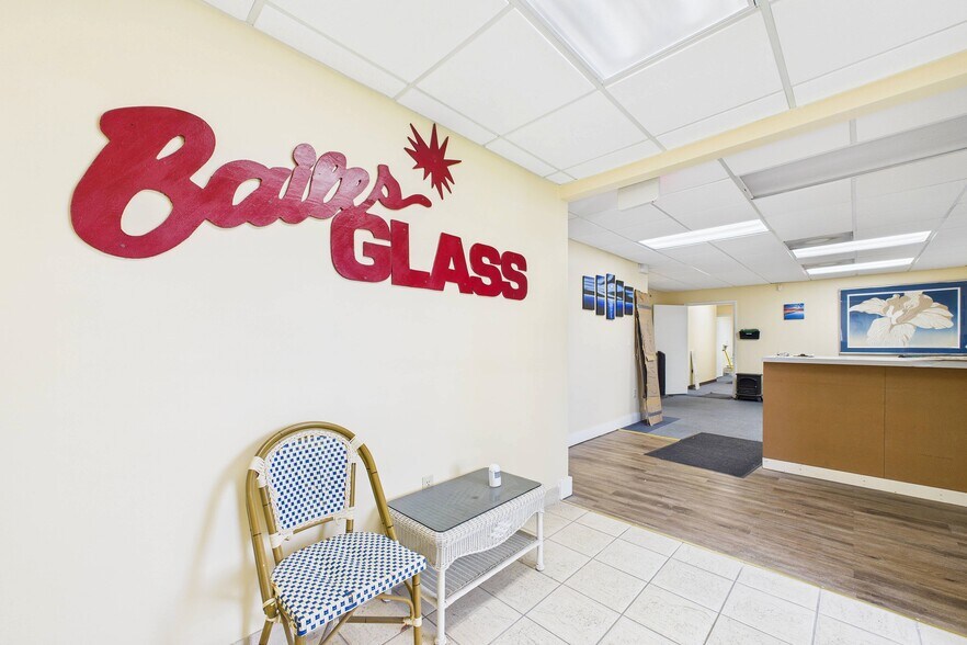 385 East Dr, Melbourne, FL à louer - Photo de l’immeuble – Image 2 sur 13