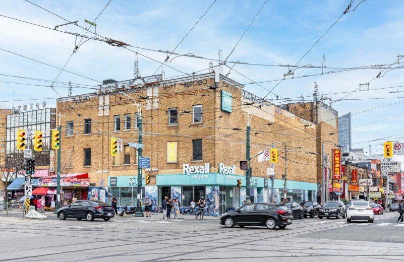 285 Spadina Ave, Toronto, ON à louer Photo de l’immeuble– Image 1 sur 3
