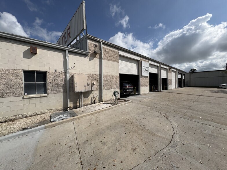 650 Stafford Run Rd, Stafford, TX à louer - Photo de l’immeuble – Image 2 sur 14