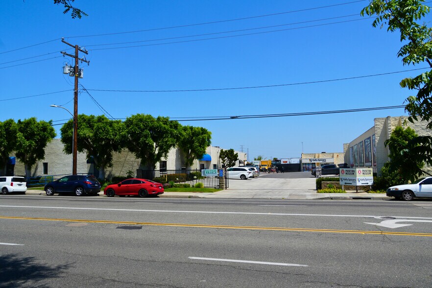 329 W Torrance Blvd, Carson, CA à louer - Photo de l’immeuble – Image 3 sur 14