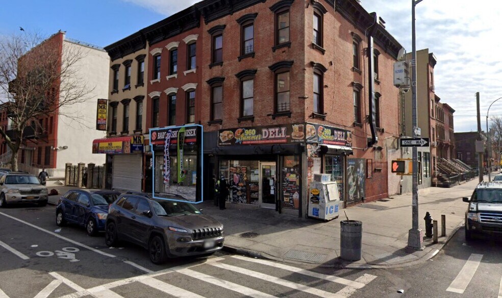 962 Dekalb Ave, Brooklyn, NY à louer - Photo de l’immeuble – Image 2 sur 7