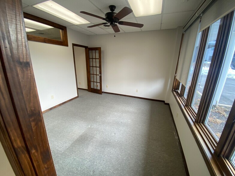 6011 Nieman Rd, Shawnee, KS à louer - Photo de l’immeuble – Image 3 sur 8