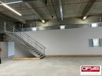 Plus de détails pour Local d'activités à louer