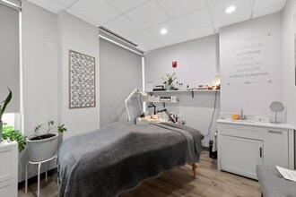 3200 Blue Ridge Rd, Raleigh, NC à louer Photo intérieure– Image 2 sur 9