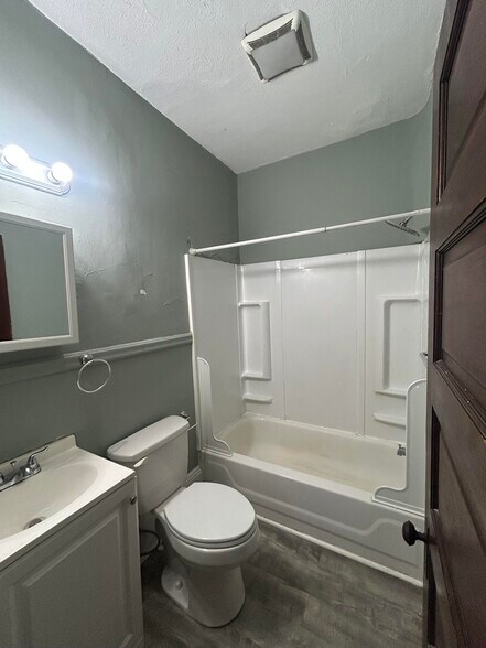 4309 Clinton Ave, Cleveland, OH à vendre - Photo de l’immeuble – Image 2 sur 40