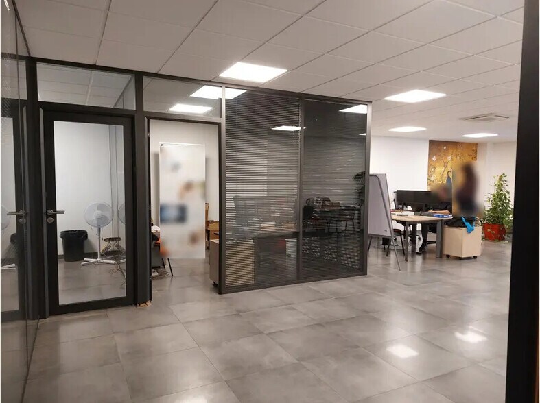 Bureau dans Six-Fours-les-Plages à louer - Photo de l’immeuble – Image 3 sur 5