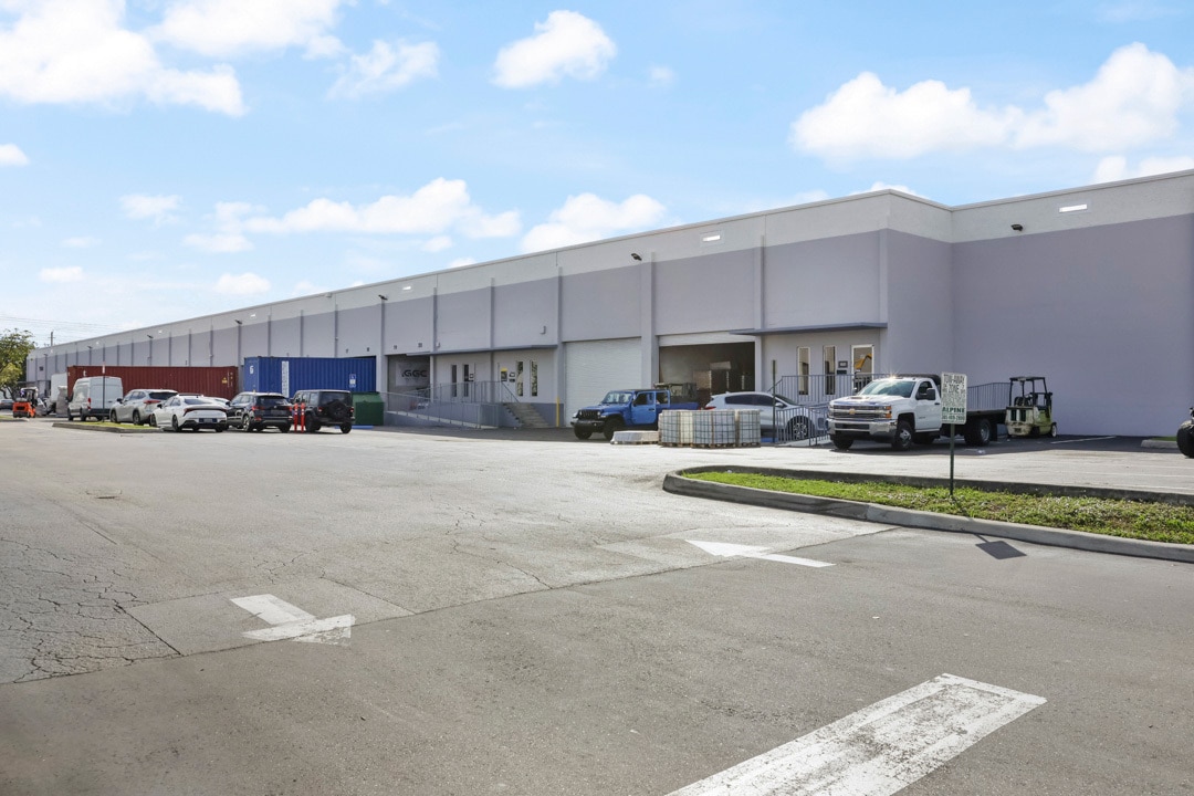 7950-7966 NW 14th St, Miami, FL à louer Photo de l’immeuble– Image 1 sur 3