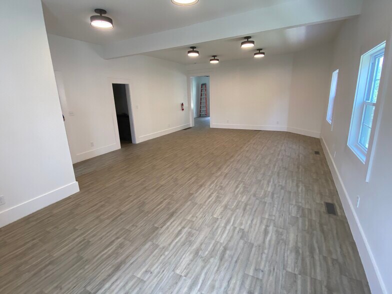 39 W Washington St, Shelbyville, IN à louer - Photo de l’immeuble – Image 3 sur 5