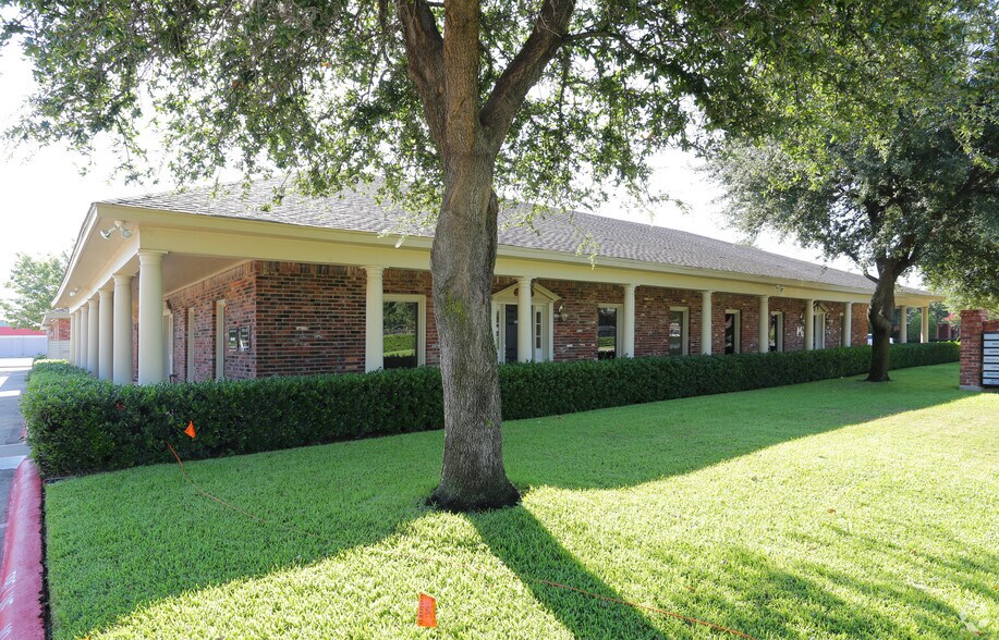 105 Kathryn Dr, Lewisville, TX à vendre - Photo de l’immeuble – Image 2 sur 3