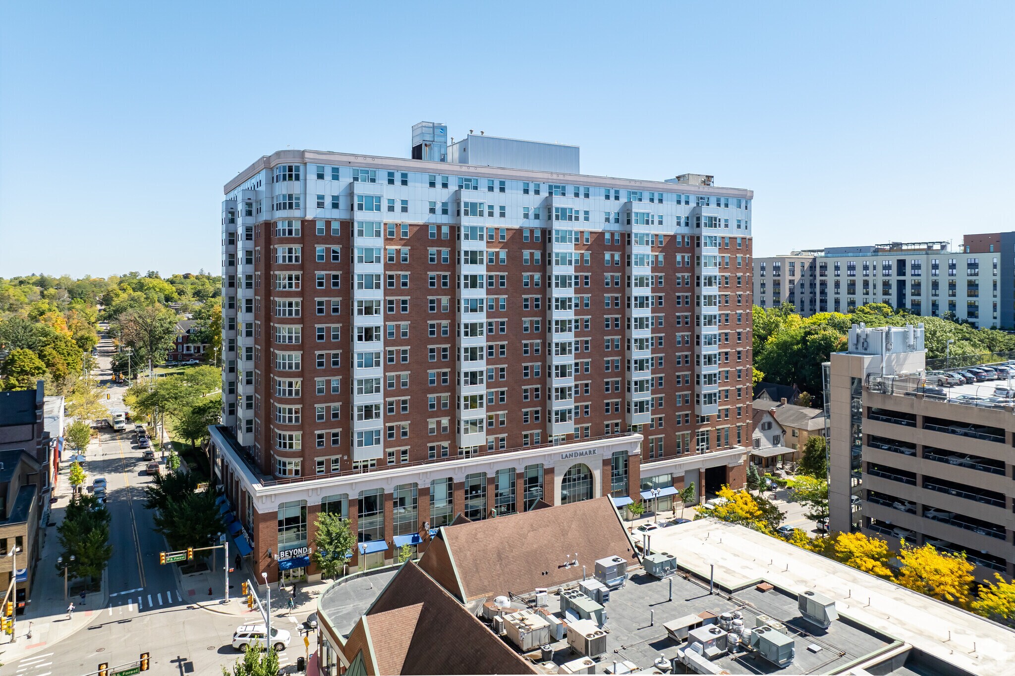 1300 S University Ave, Ann Arbor, MI à louer Photo principale– Image 1 sur 32