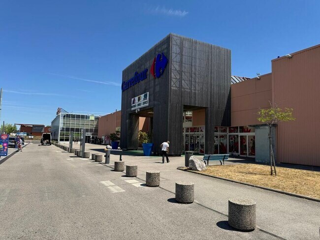 Plus de détails pour Local commercial à louer
