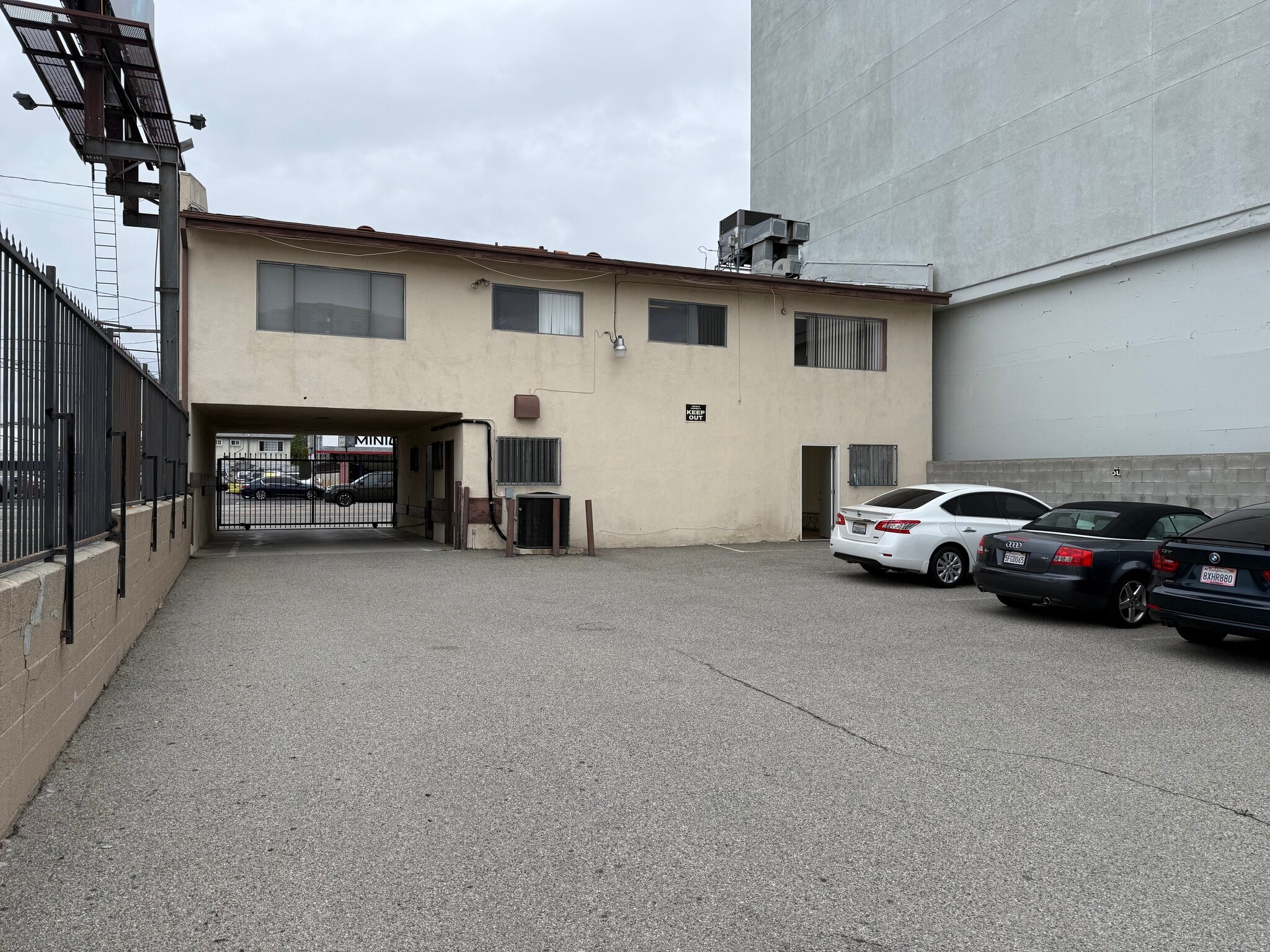 11354 Burbank Blvd, North Hollywood, CA à louer Photo de l’immeuble– Image 1 sur 19