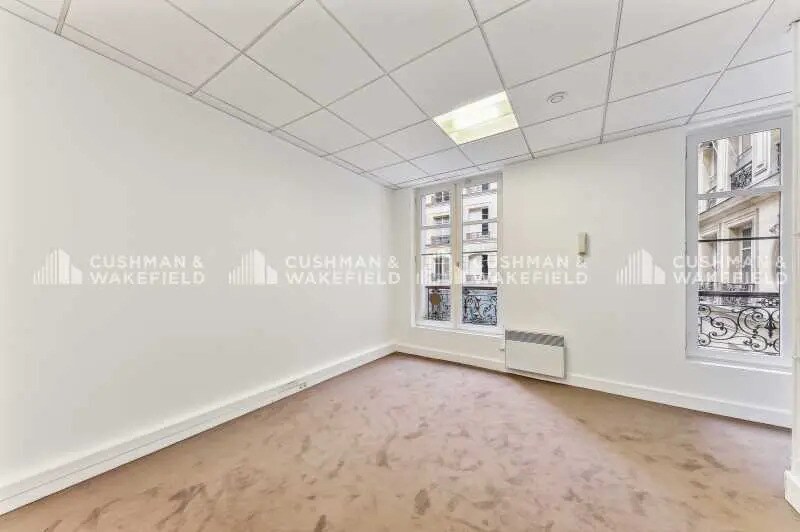 28 Rue De Mogador, Paris à louer - Photo de l’immeuble – Image 2 sur 6