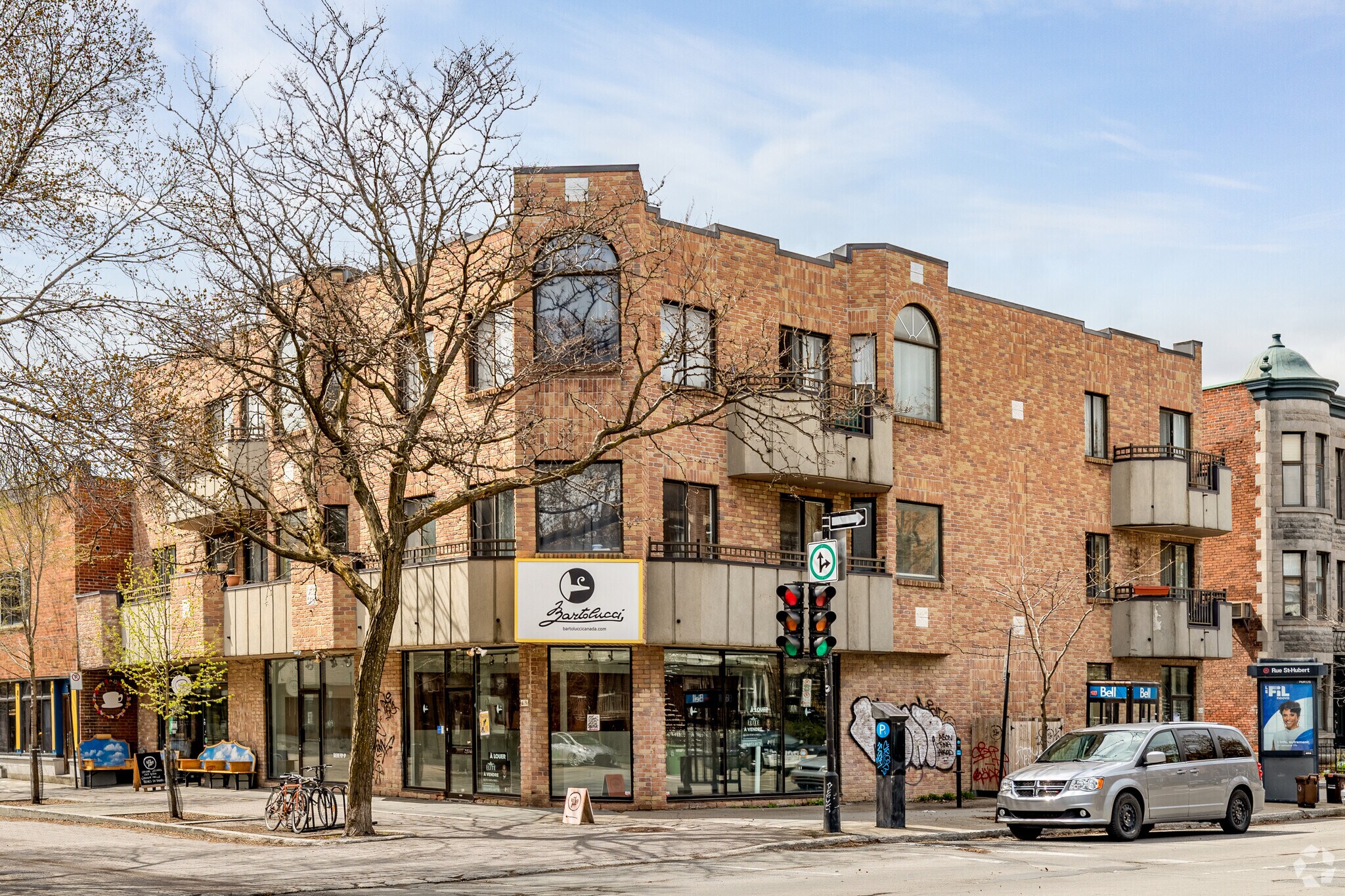 619 Av Duluth E, Montréal, QC à louer Photo principale– Image 1 sur 3
