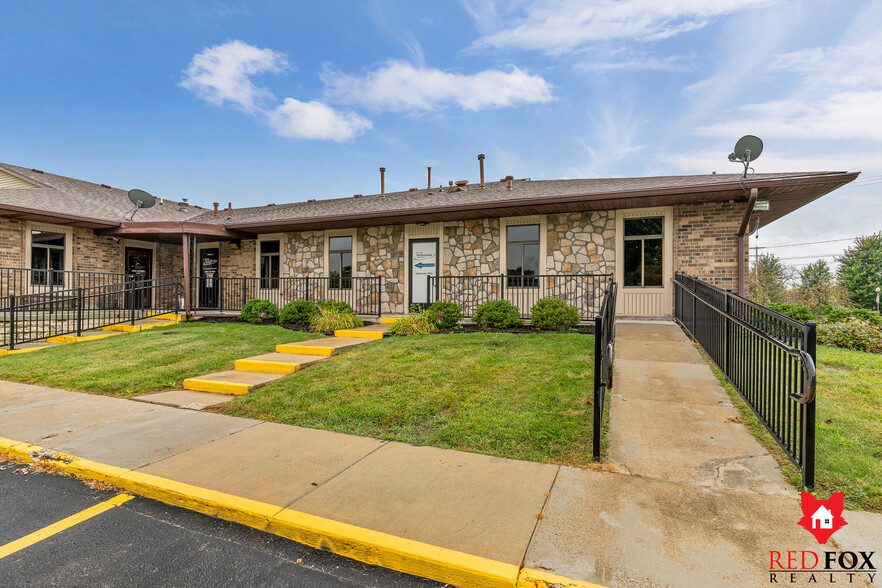 10683 S Saginaw St, Grand Blanc, MI à louer - Photo de l’immeuble – Image 1 sur 37