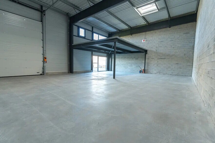 Local commercial dans Saint-Jean-de-Boiseau à vendre - Photo intérieure – Image 3 sur 5