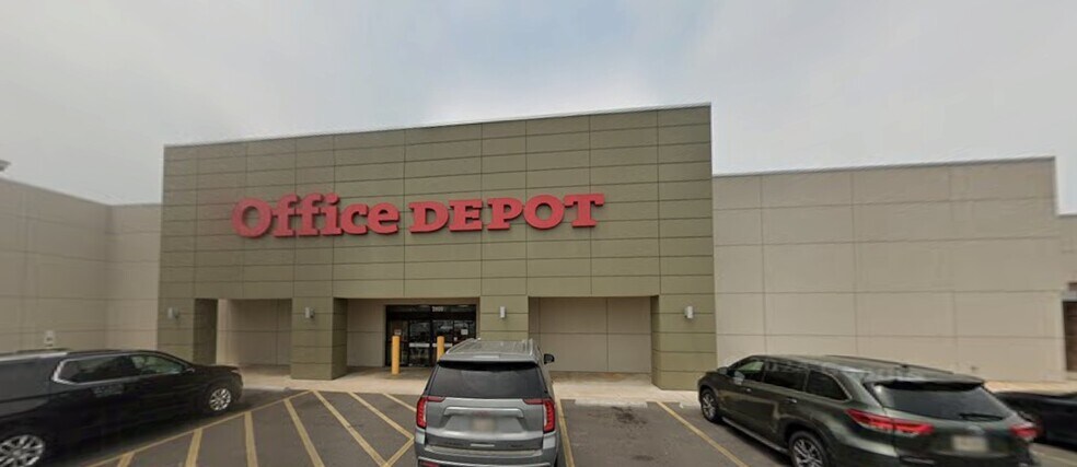 2950 Ryan St, Lake Charles, LA à louer - Photo de l’immeuble – Image 3 sur 4