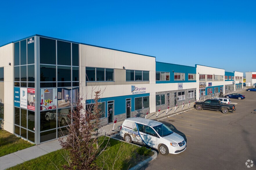 10985 38th St NE, Calgary, AB à vendre - Photo de l’immeuble – Image 3 sur 30