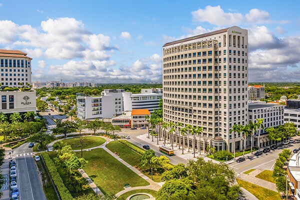 2800 Ponce de Leon Blvd, Coral Gables, FL à louer - Photo de l’immeuble – Image 2 sur 10