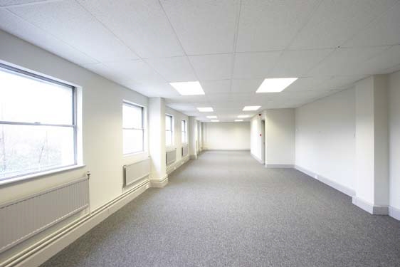 Spitfire Way, Hounslow à louer - Photo de l’immeuble – Image 3 sur 9