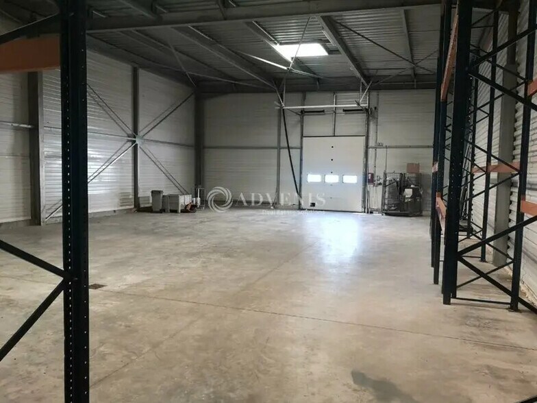 Industriel/Logistique dans Montbazon à vendre - Photo de l’immeuble – Image 1 sur 8