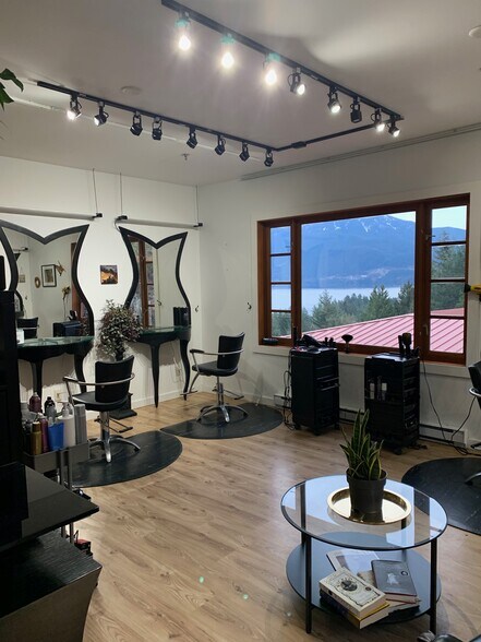 566 Artisan Lane, Bowen Island, BC à vendre - Photo intérieure – Image 3 sur 5