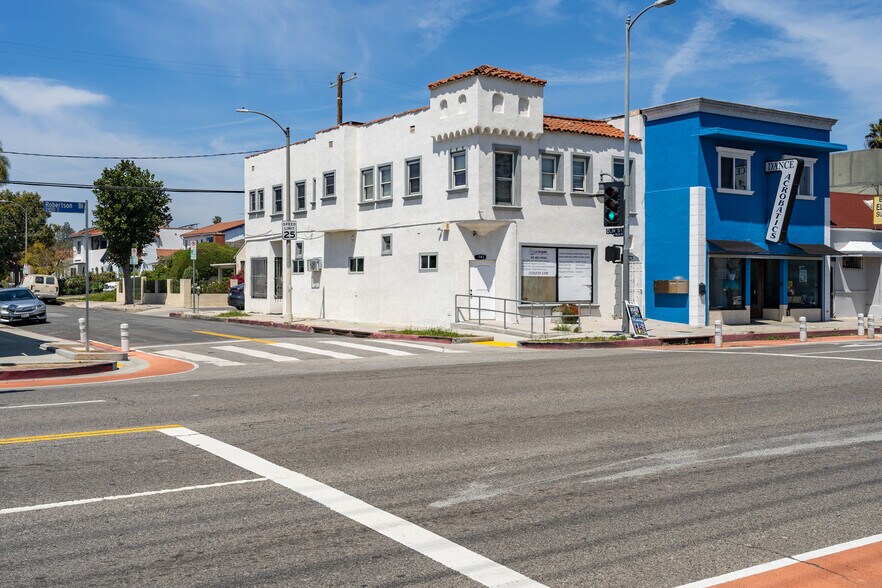 2741-2743 S Robertson Blvd, Los Angeles, CA à louer - Photo de l’immeuble – Image 2 sur 21