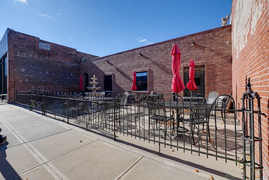 312 S Hudson St, Buckner, MO à louer - Photo de l’immeuble – Image 1 sur 14