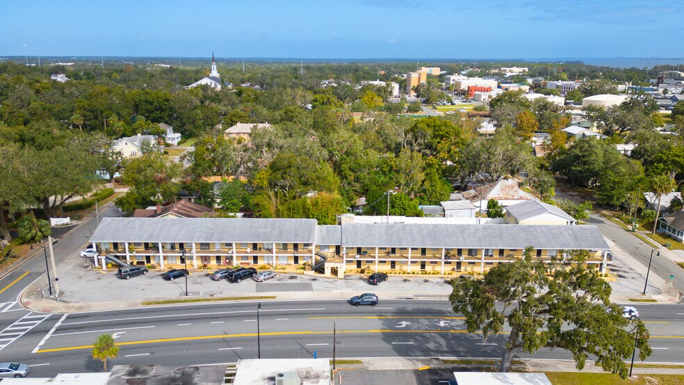 706 W Dixie Ave, Leesburg, FL à vendre - Photo de l’immeuble – Image 1 sur 4