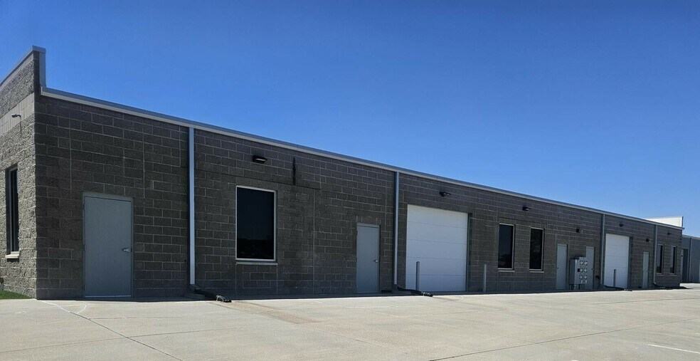 3801 S 148th St, Omaha, NE à louer - Photo de l’immeuble – Image 2 sur 9
