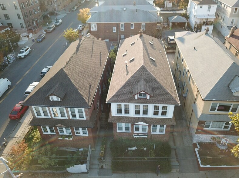 1805 Willow Ln, Bronx, NY à vendre - Aérien – Image 2 sur 3
