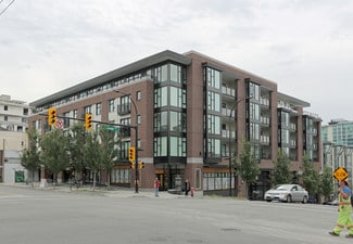 Plus de détails pour 220-250 Lonsdale Ave, North Vancouver, BC - Logement à vendre