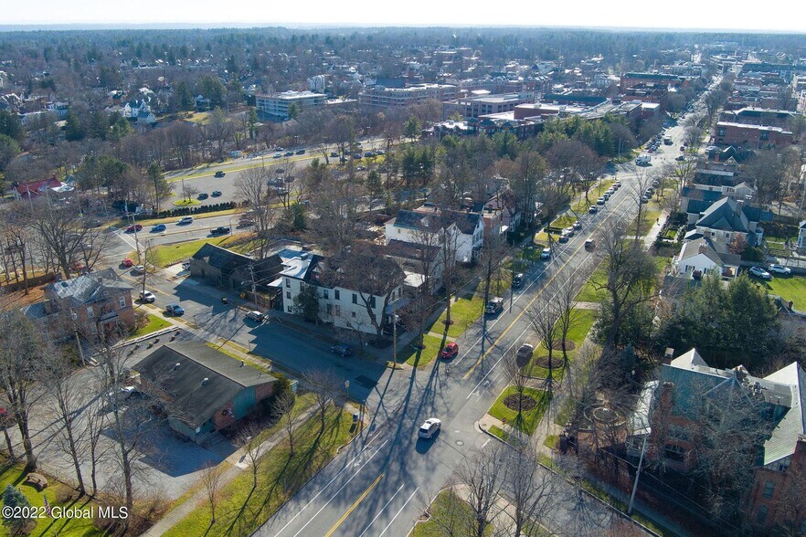 624 N Broadway, Saratoga Springs, NY à vendre - Aérien – Image 2 sur 18