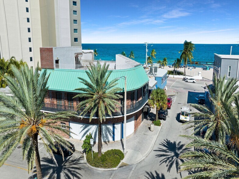 900 Sunrise Ln, Fort Lauderdale, FL à vendre - Photo de l’immeuble – Image 3 sur 30