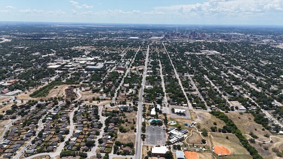 627 Belmont, San Antonio, TX à vendre - Photo de l’immeuble – Image 2 sur 3