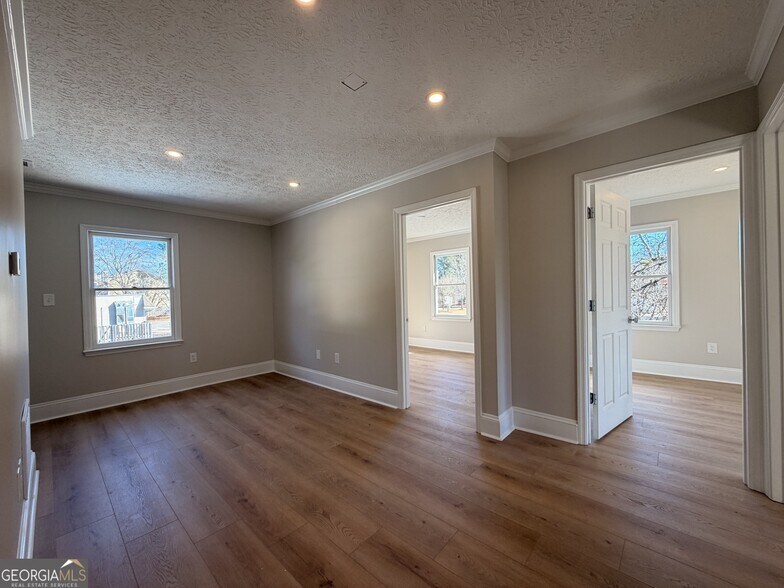 1165 Cedar Shoals Dr, Athens, GA à vendre - Photo de l’immeuble – Image 3 sur 31
