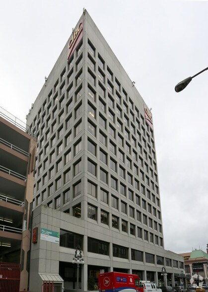 1175 Douglas St, Victoria, BC à louer - Photo de l’immeuble – Image 2 sur 3