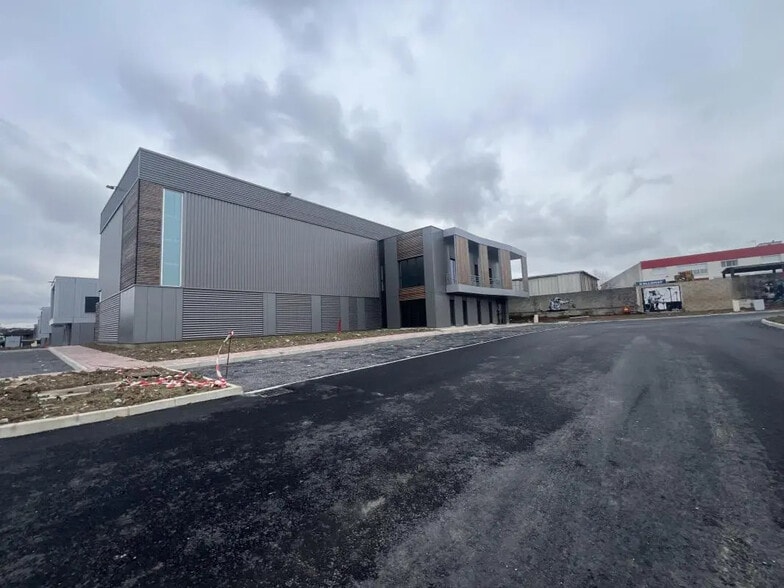 Rue Du Poteau, Courtry à louer - Photo de l’immeuble – Image 2 sur 6