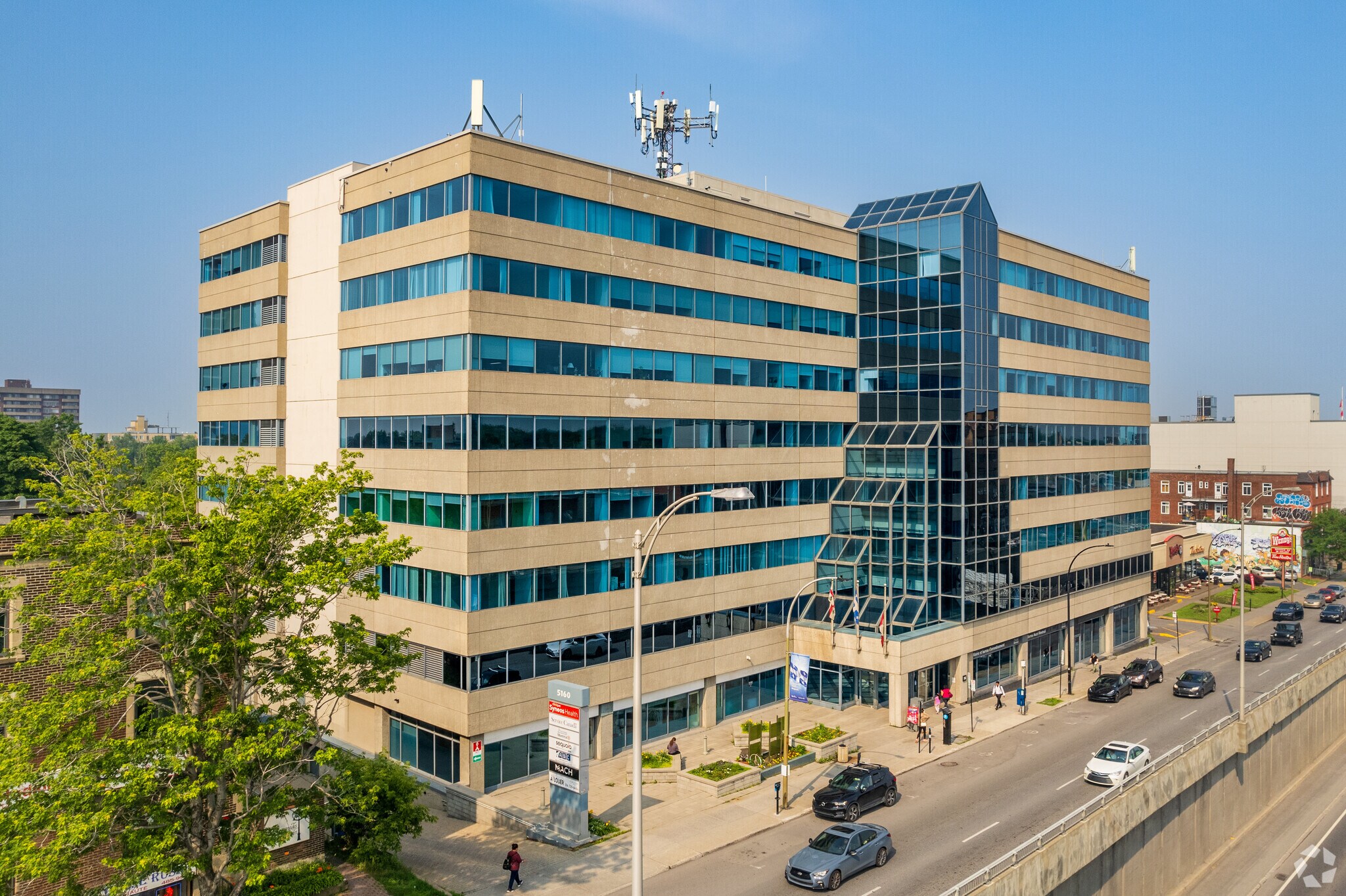 5160 Boul Décarie, Montréal, QC à louer Photo de l’immeuble– Image 1 sur 8