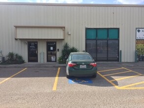 301 N McColl Rd, McAllen, TX à louer Photo de l’immeuble– Image 1 sur 15