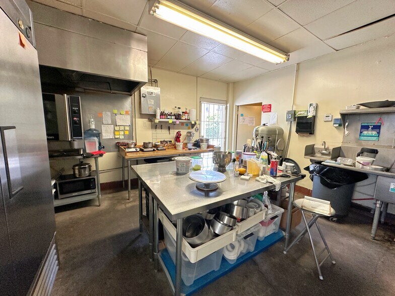 160 E Duarte Rd, Arcadia, CA à louer - Photo de l’immeuble – Image 3 sur 19