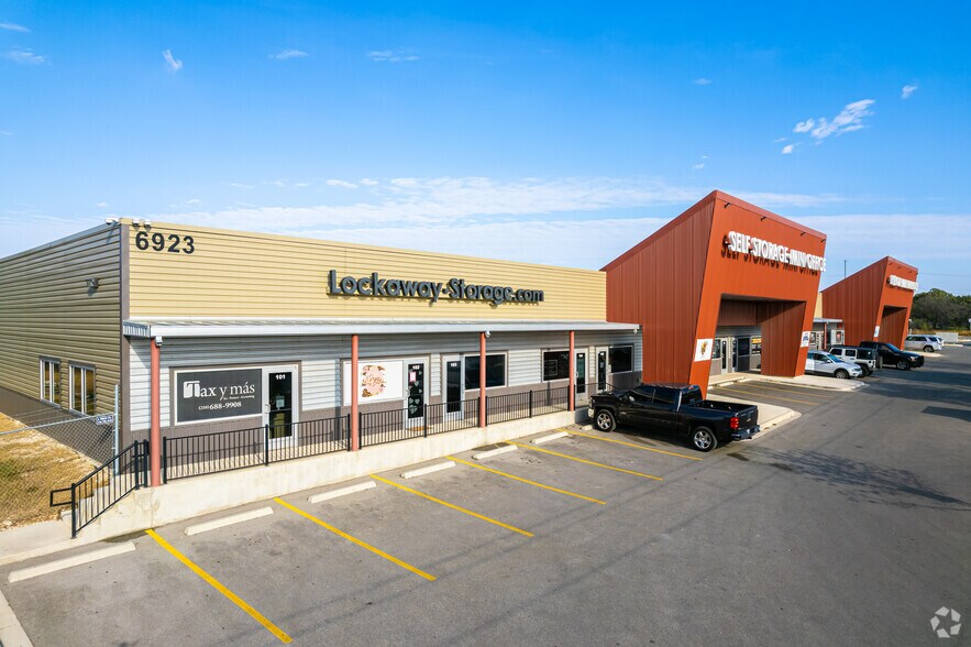 6923 W Loop 1604, San Antonio, TX à louer - Photo de l’immeuble – Image 2 sur 14