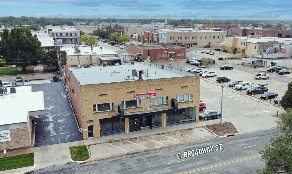 123 E Broadway St, Newton, KS à louer - Photo de l’immeuble – Image 1 sur 3