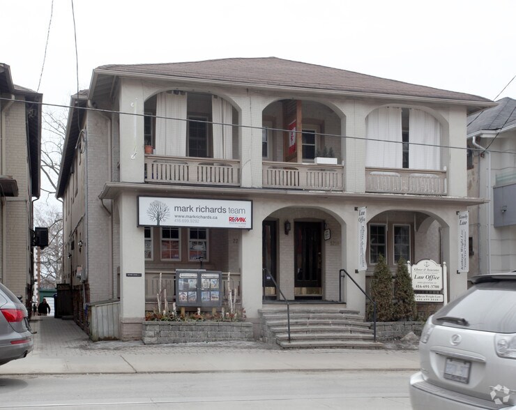 2241 Queen St, Toronto, ON à louer - Photo de l’immeuble – Image 2 sur 5