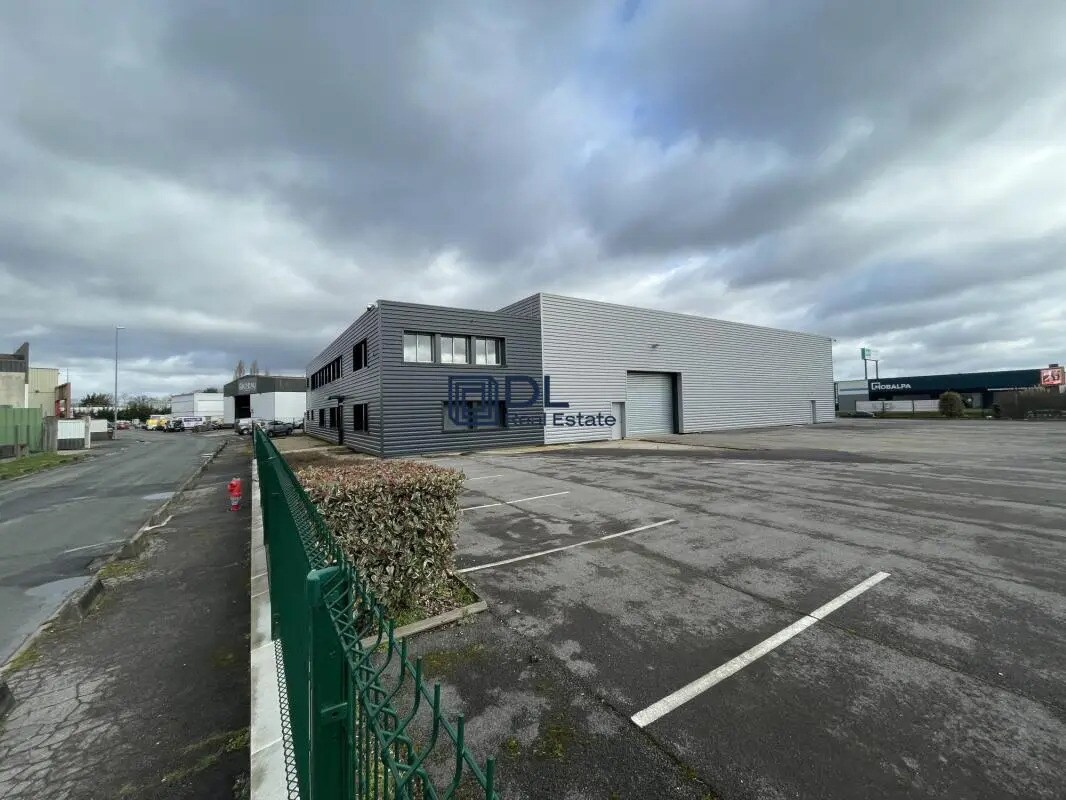 Industriel/Logistique dans Sainte-Geneviève-des-Bois à vendre Photo de l’immeuble– Image 1 sur 8