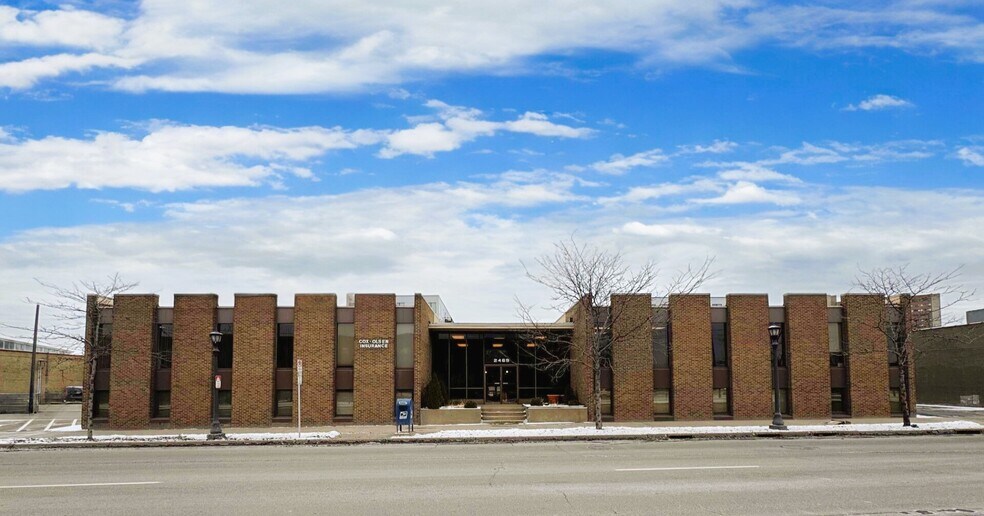 2469 W University Ave, Saint Paul, MN à vendre - Photo de l’immeuble – Image 2 sur 20