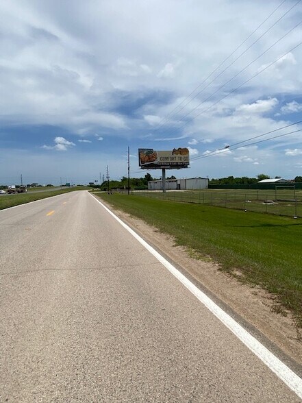 4411 County Road 418, Rosharon, TX à louer - Photo de l’immeuble – Image 3 sur 24