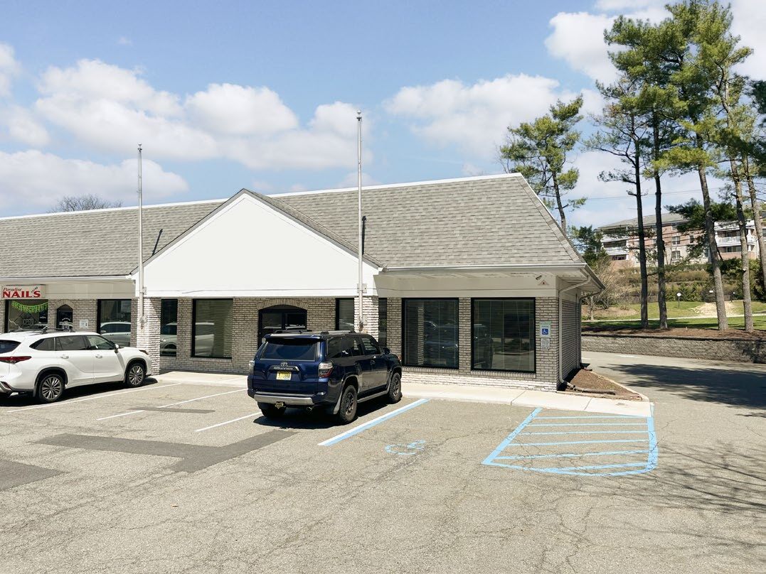 5-13 Bloomfield Ave, North Caldwell, NJ à louer Photo de l’immeuble– Image 1 sur 7