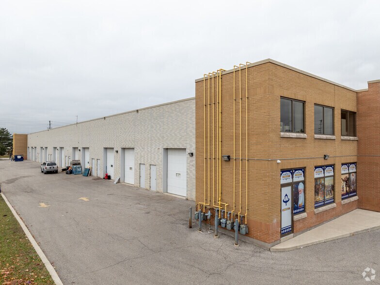 15 Sun Pac Blvd, Brampton, ON à louer - Photo de l’immeuble – Image 2 sur 3