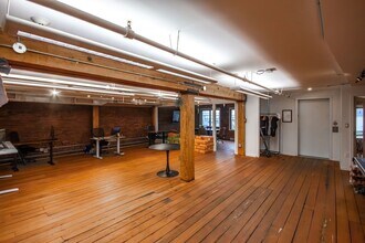 311 Water St, Vancouver, BC à louer Photo intérieure– Image 2 sur 8